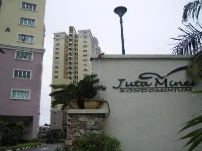Homestay Juta Mines Seri Kembangan Balakong Serdang Lama Exterior photo